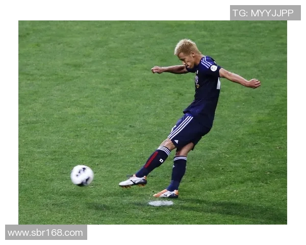 《从小小足球星到绿茵传奇:一个孩子的足球梦想与成长历程》 《从小小足球星到绿茵传奇:一个孩子的足球梦想与成长历程》