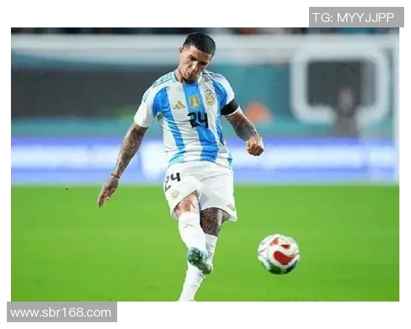 从未遭遇伤病困扰的足球巨星传奇与职业生涯的完美诠释 从未遭遇伤病困扰的足球巨星传奇与职业生涯的完美诠释